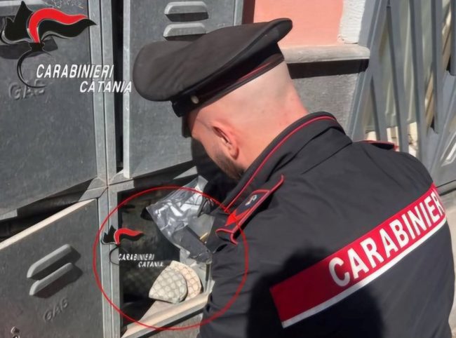 Catania, sequestrate armi e droga al Pigno