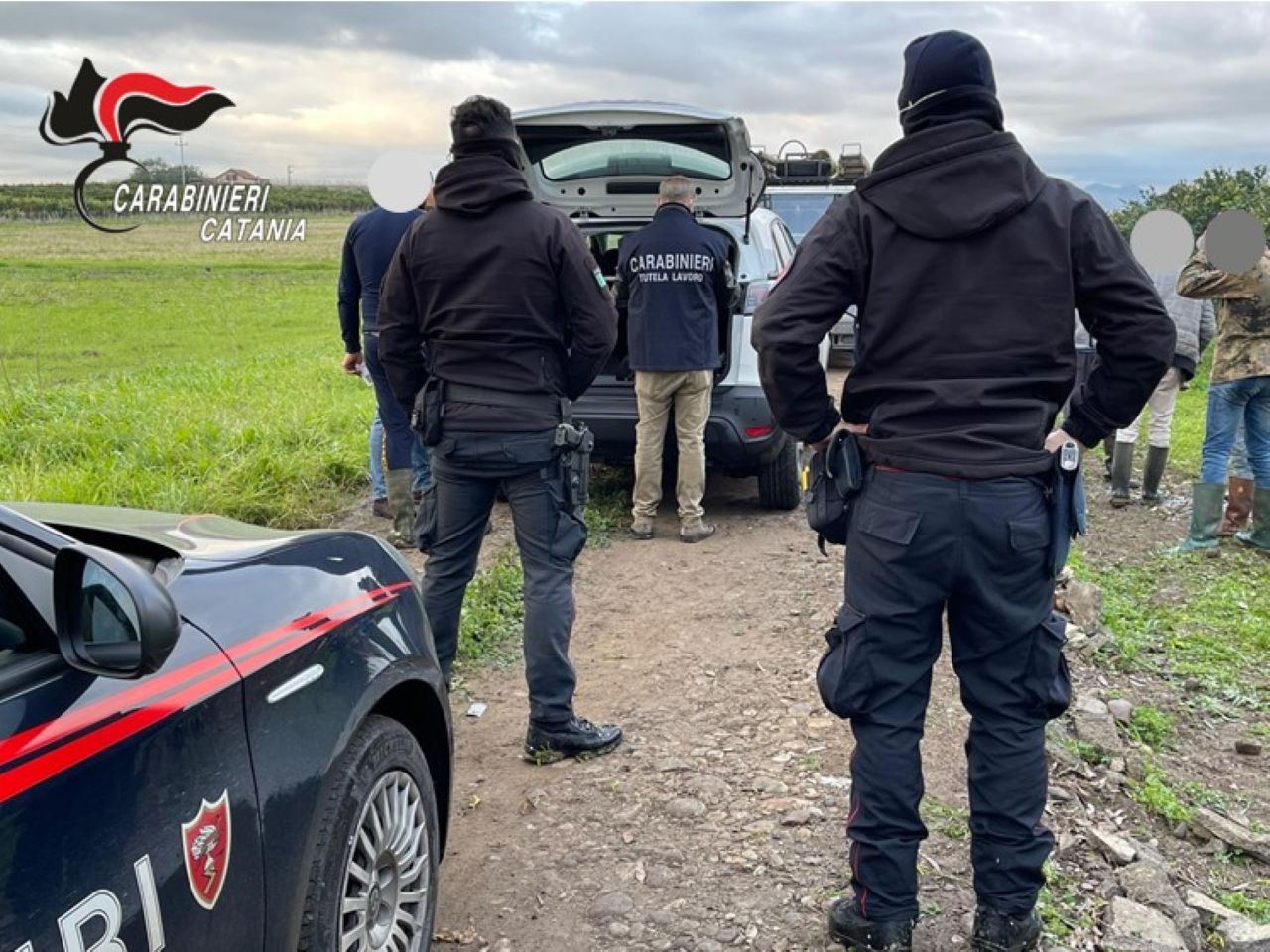 Caporalato nelle campagne di Paternò: tre denunce per sfruttamento del lavoro