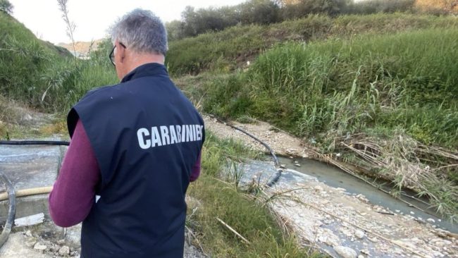 Acqua biancastra nel fiume Palma: individuato uno scarico abusivo di acqua sulfurea