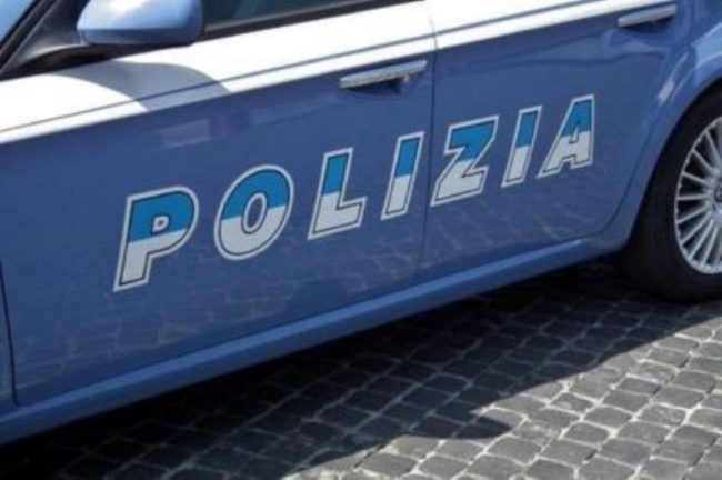 Trapani, la Polizia di Stato presta aiuto a una donna aggredita in casa dal compagno