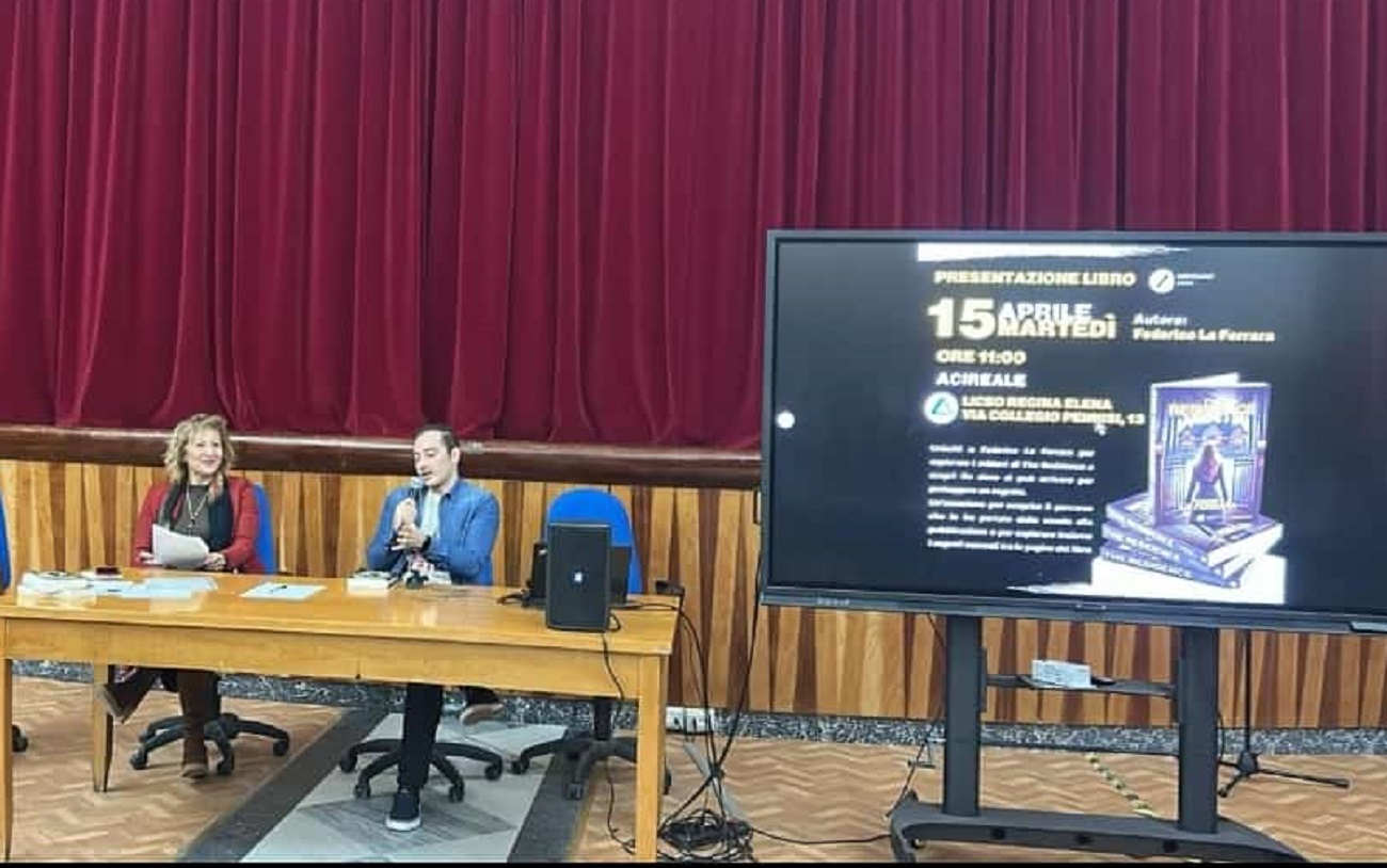 Un dialogo aperto con Federico La Ferrara, lo scrittore incontra gli studenti del Liceo Regina Elena di Acireale