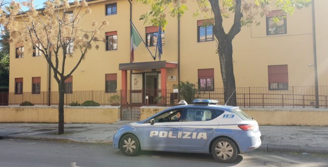 Ten­ta­no un “ca­val­lo di ri­tor­no”: arrestato 15enne e denunciato il suo complice