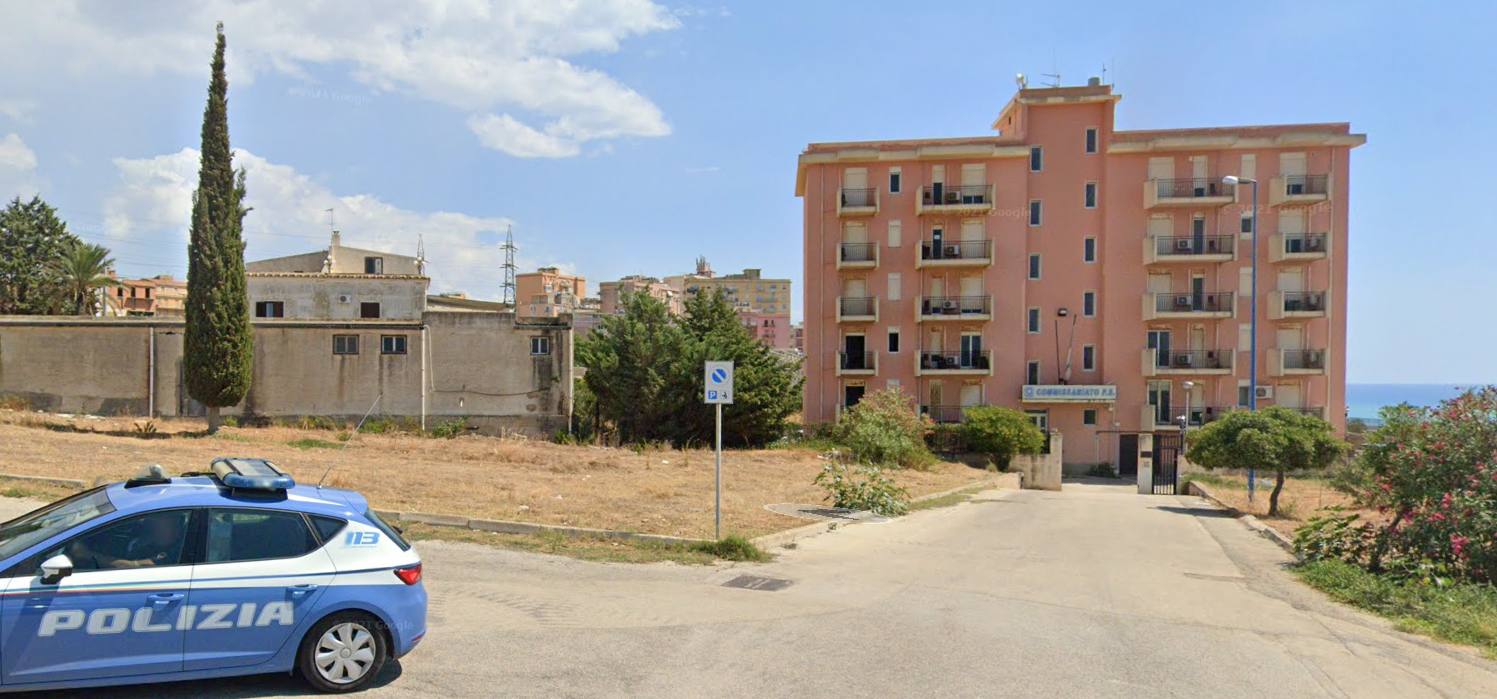 Rubano portafoglio dentro un’auto e fanno spese gratis: 2 denunce