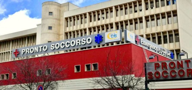 Palermo, moto si schianta contro un’auto parcheggiata: grave un 37enne