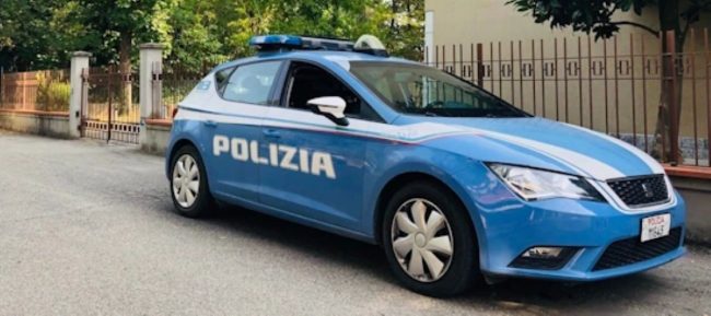 Palermo, cercano di rubare l’auto di un malato oncologico: furto sventato e coppia arrestata