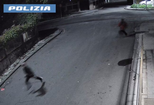 Catania, si addormenta alla fermata dell’autobus e un ladro gli ruba il cellulare: fermato 49enne