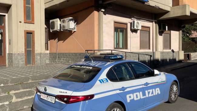 Sfratto ad Adrano con tensioni, 19enne insulta e provoca la polizia