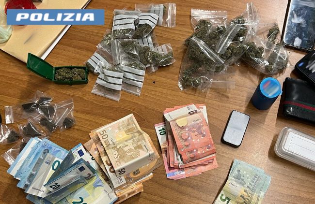 Marijuana e hashish sotto il sedile dell’auto: fermati due pusher di Paternò