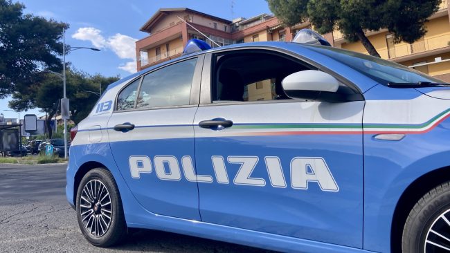 Lite sull’autobus degenera: si presenta a casa per chiarire, ma viene minacciato con un coltello