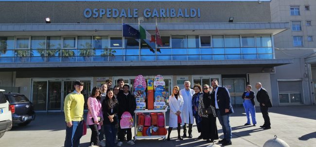 Sorrisi e “Pasqualoni” ai bimbi del Garibaldi Nesima di Catania