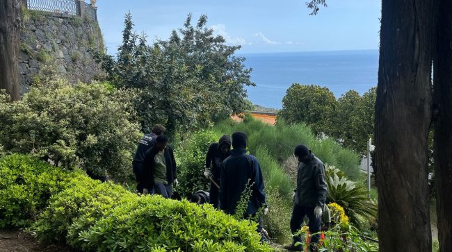 Acireale, Villa Belvedere ripulita da un gruppo di migranti