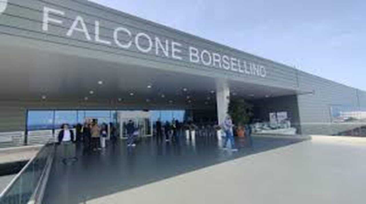Prende una bomba funzionante come souvenir: succede all’aeroporto di Palermo