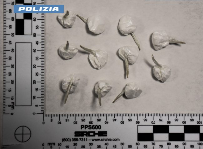 Caltagirone, arrestato pusher nel centro cittadino: trovato in possesso di 11 dosi di cocaina