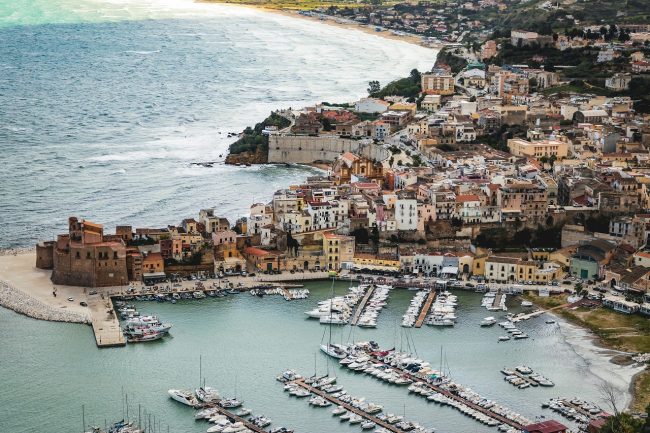 Castellammare, arrestato 24enne per detenzione di stupefacenti