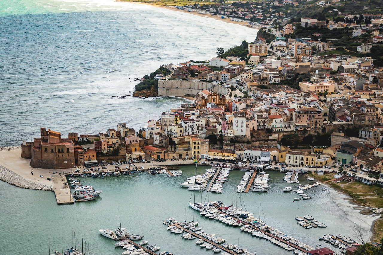 Castellammare, arrestato 24enne per detenzione di stupefacenti