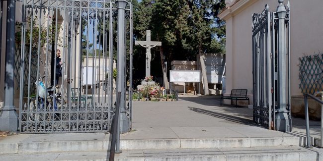 Corruzione e concussione al cimitero di Trapani: 5 arresti, c’è anche un ex necroforo. Coinvolte tre agenzie funebri e 18 indagati