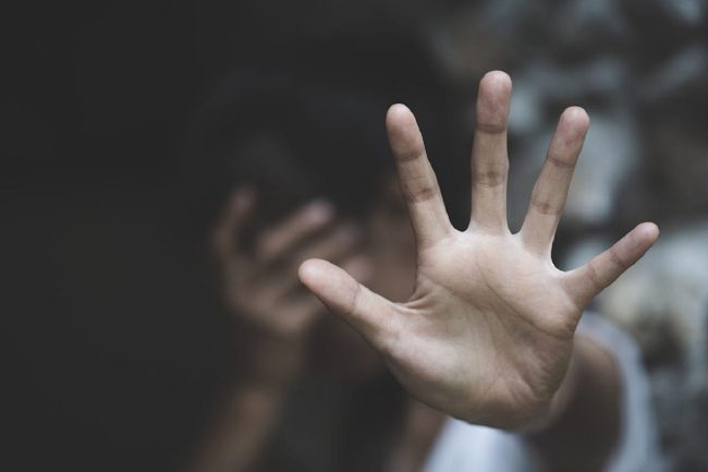 Violentò la cuginetta di 8 anni in lacrime: condannato a 10 anni