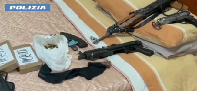 Catanese con in casa 10 kg di droga e un arsenale da guerra – VIDEO