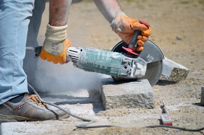 Incidente sul lavoro nel Catanese, operaio muore precipitando dal secondo piano di un’abitazione