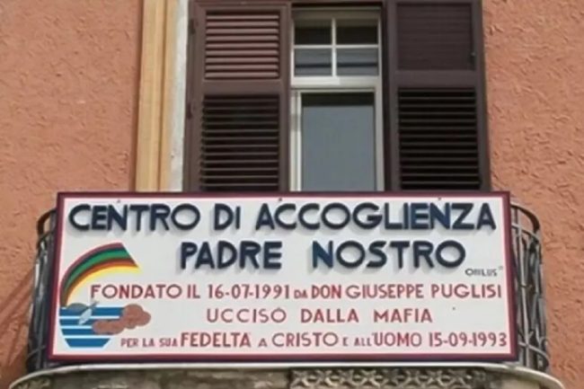 Studenti e insegnanti in gita minacciati con coltellini a Palermo