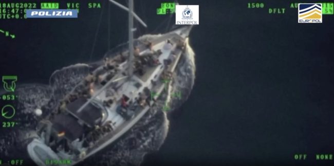 Operazione “El Rais”, 15 arresti a Catania: smantellata organizzazione criminale internazionale dedita al traffico di migranti