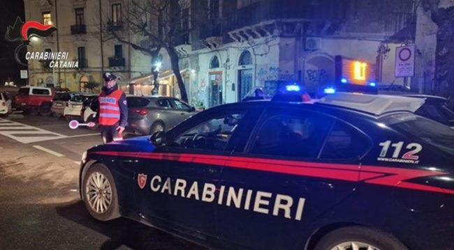 Catania, tenta la fuga durante un controllo: denunciato 52enne evaso dai domiciliari