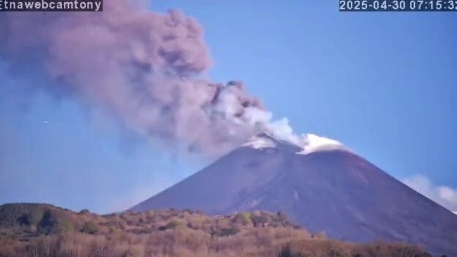 Si è conclusa l’attività stromboliana sull’Etna. Riapre lo spazio aereo