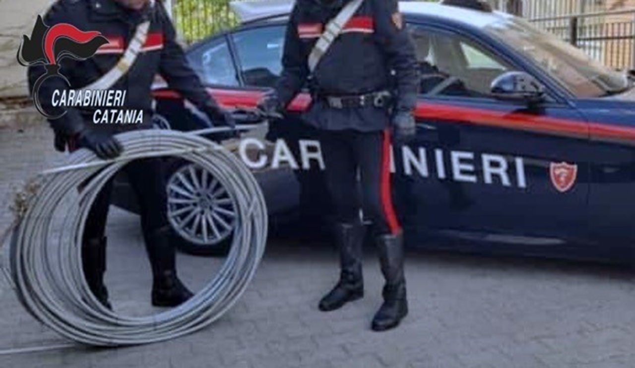 Catania, sorpreso a smantellare una cabina elettrica per rubare rame: arrestato 47enne