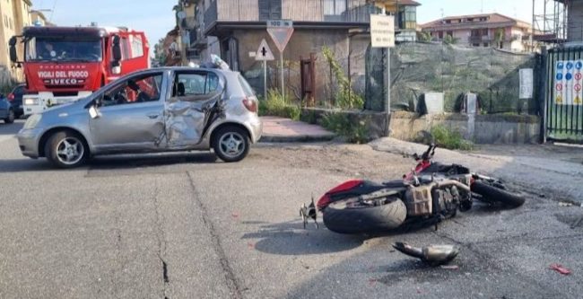 Incidente a San Nicolò: grave un centauro, illese due bambine a bordo di un’auto