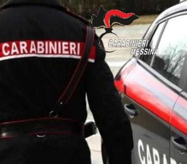 Minacciavano i venditori ambulanti stranieri per avere l’esclusiva sul commercio itinerante: due arresti nelle Eolie