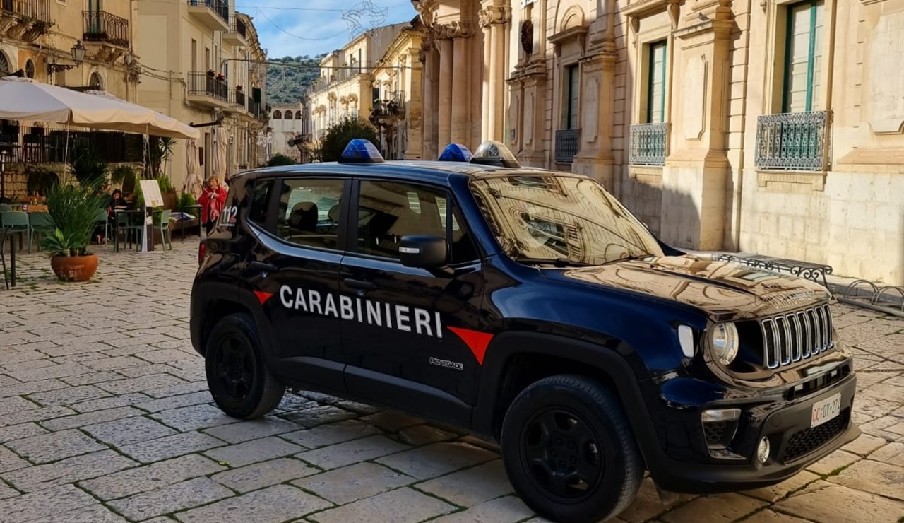 Scicli, minaccia un uomo davanti ai carabinieri: arrestato