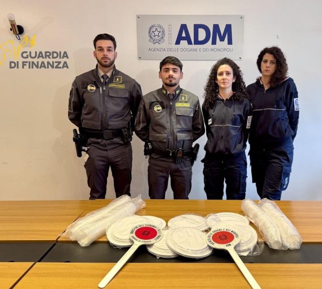 Maxi sequestro di oltre 2 milioni di bicchieri e piatti in plastica provenienti dalla Turchia