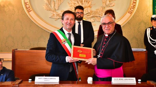 Belpasso conferisce la cittadinanza onoraria all’arcivescovo Luigi Renna