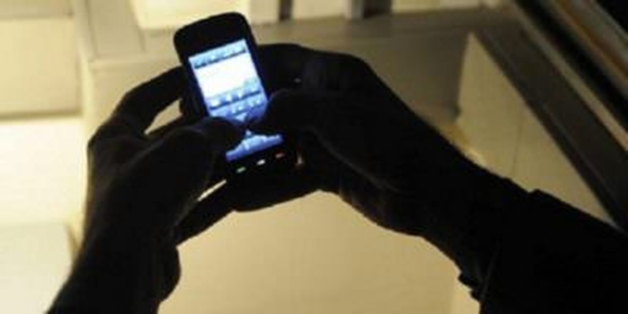 Agrigento, stalking contro il suo ex avvocato: 47enne con braccialetto elettronico Agrigento, stalking contro il suo ex avvocato: 47enne con braccialetto elettronico
