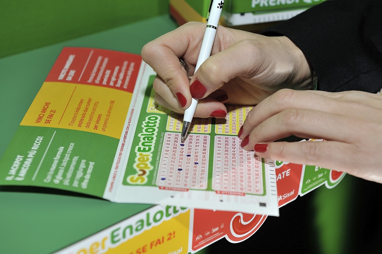 SuperEnalotto, colpo fortunato a Zafferana Etnea: centrato un “5” da oltre 34mila euro
