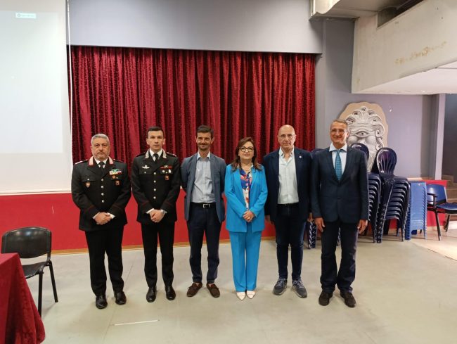 Tavola Rotonda all’I.C. “Cavour” di Catania: “Denuncia e legalità, l’impegno per una società più giusta”