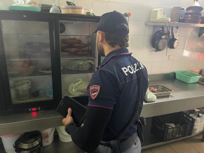 Maxi sequestro di carne avariata a San Berillo: denunciato titolare di una trattoria