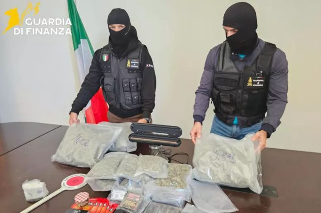 Catania, detezione e traffico di sostanze stupefacenti: tre arresti e sequestrati 7 kg di materiale