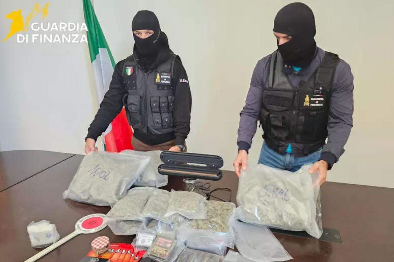 Catania, detezione e traffico di sostanze stupefacenti: tre arresti e sequestrati 7 kg di materiale