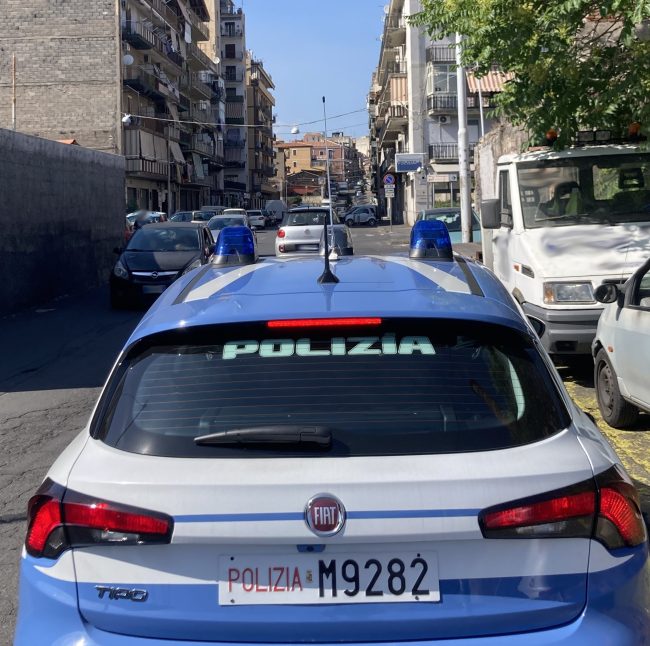 Catania, entrano a scuola per rubare nell’aula d’informatica: arrestati due minori di 15 e 17 anni
