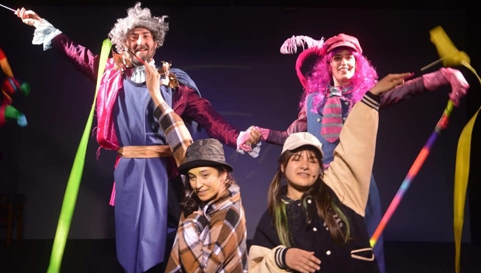 Applausi e risate per “La Lepre e la Tartaruga-a lezione da Esopo”, fiaba musicale della Compagnia Buio in Sala