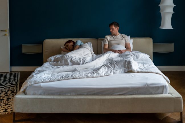 Tra pelle e silenzi: come non perdere il desiderio nella routine