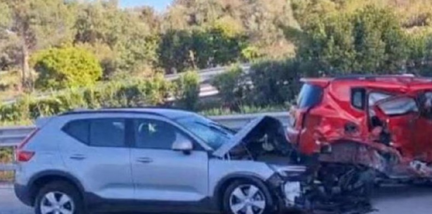 Inversione ad U sulla A20 porta alla tragedia: un morto e tre feriti