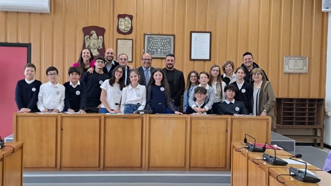 Mascalucia, gli alunni dell’istituto “Fava” protagonisti nel Consiglio Comunale dei Ragazzi