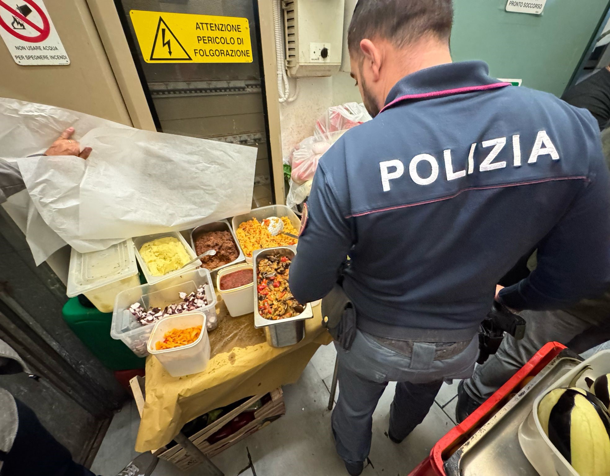 Ispezione in ristorante del viale Africa: alimenti sequestrati e sanzioni per 20mila euro – VIDEO