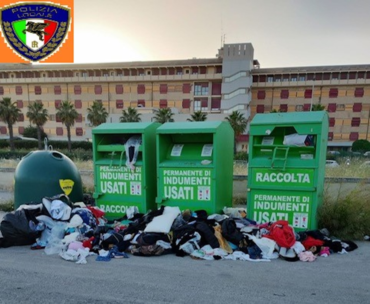 Modica, svuotavano i cassonetti degli indumenti e creavano discariche: individuati e sanzionati