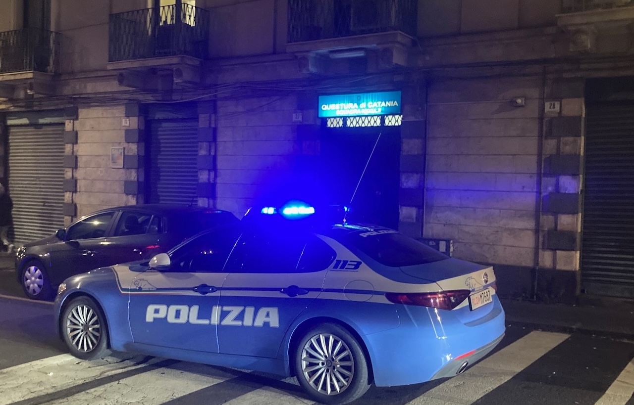Turista rapinata e ferita nel centro storico di Catania: due arresti