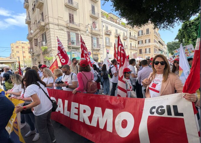 Palermo, in marcia contro la mafia: il corteo “Non chiedeteci silenzio” nel ricordo della strage di Capaci