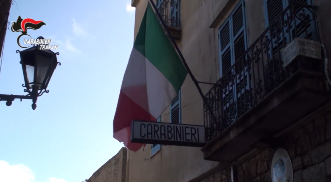 Cocaina e crack nascosti in un’abitazione-bunker: in manette minorenne a Trapani