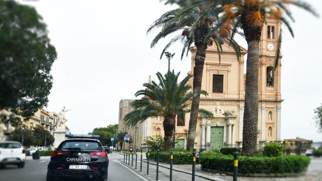 Controlli a Termini Imerese: denunce per droga, armi e ricettazione